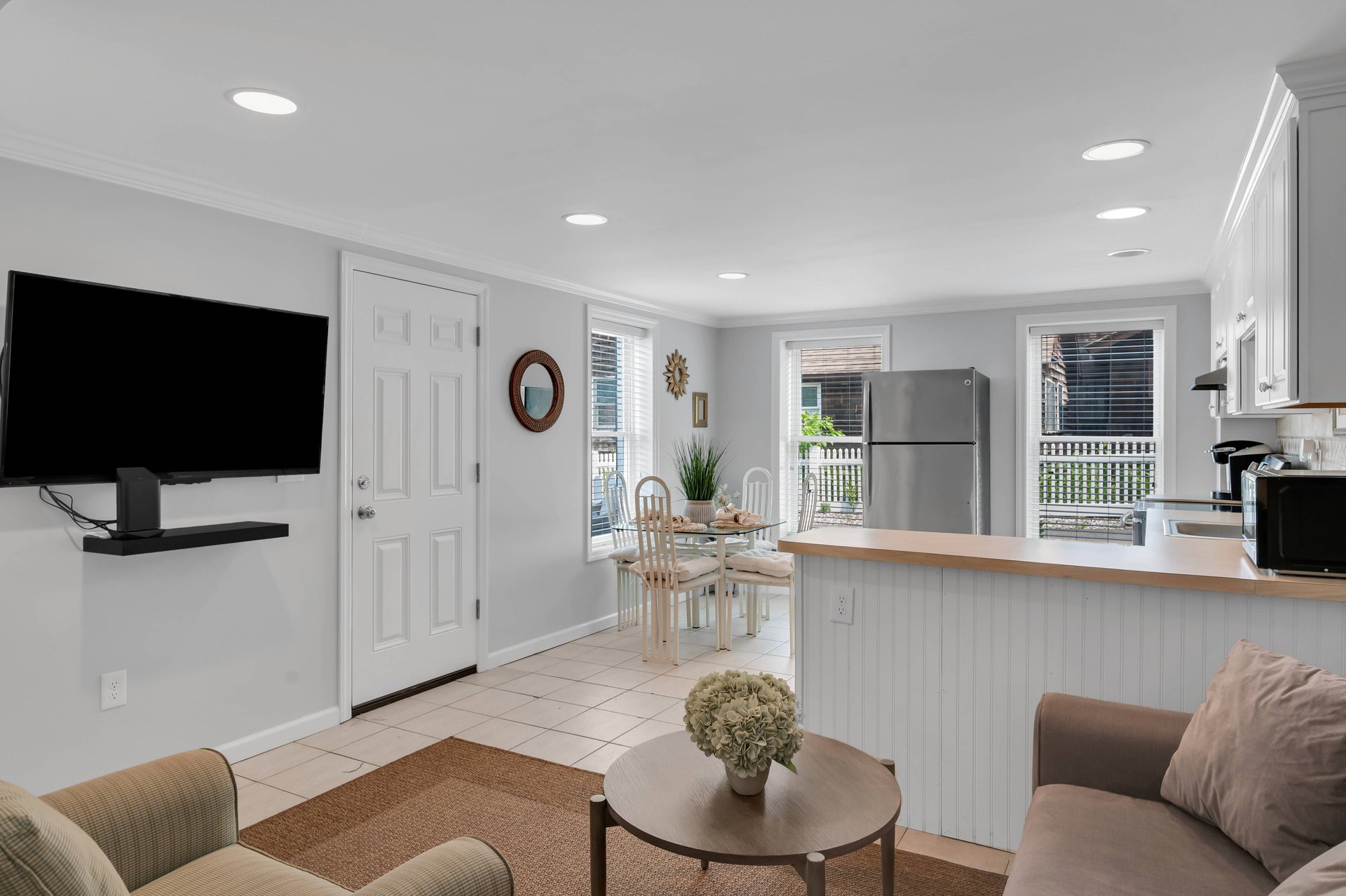 One Bedroom Condo With Outside Seating Area