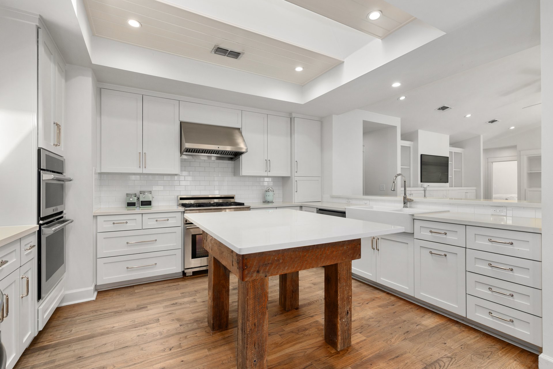 2103 Oxford Avenue
