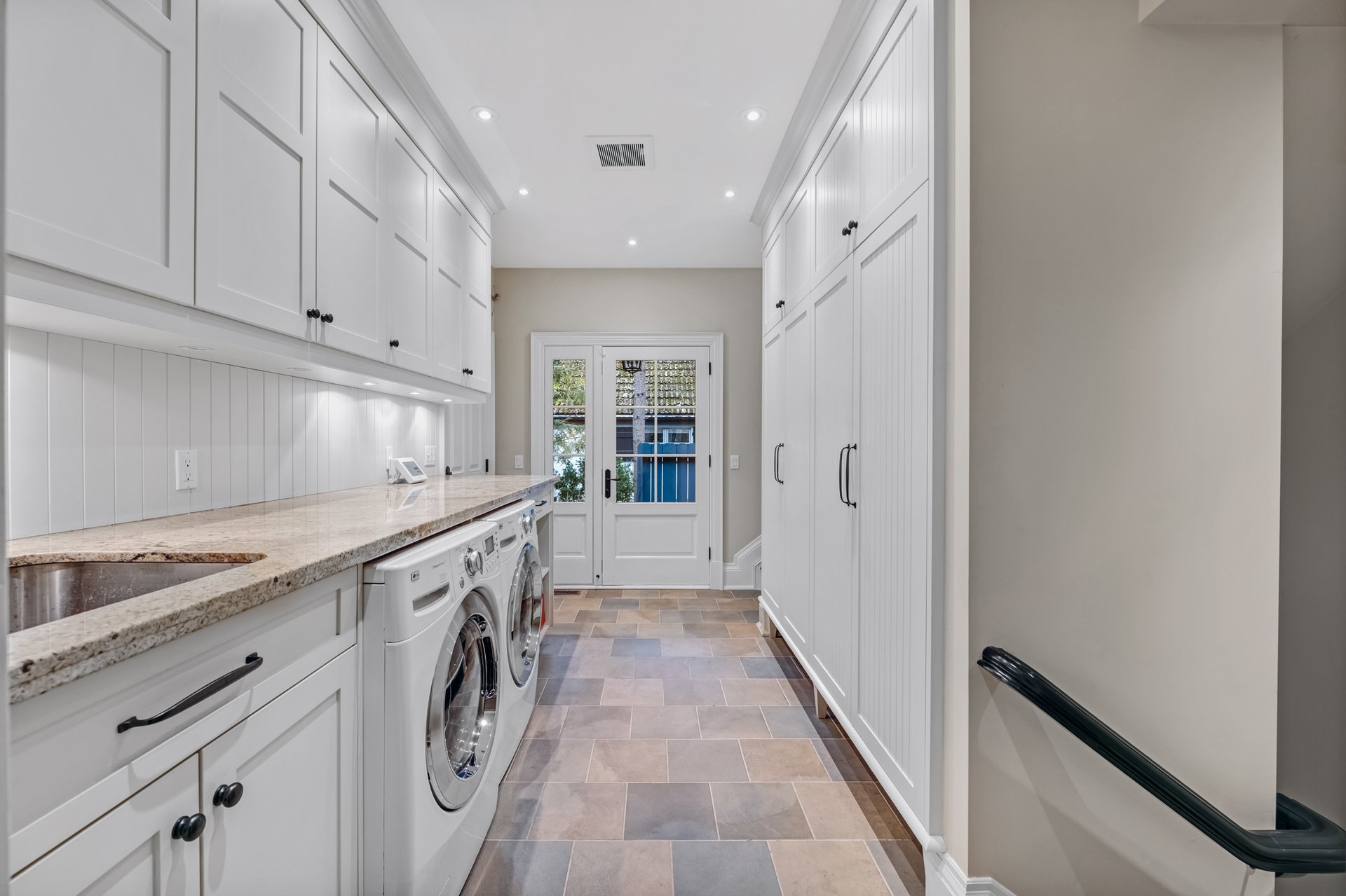 190 Donnelly Dr