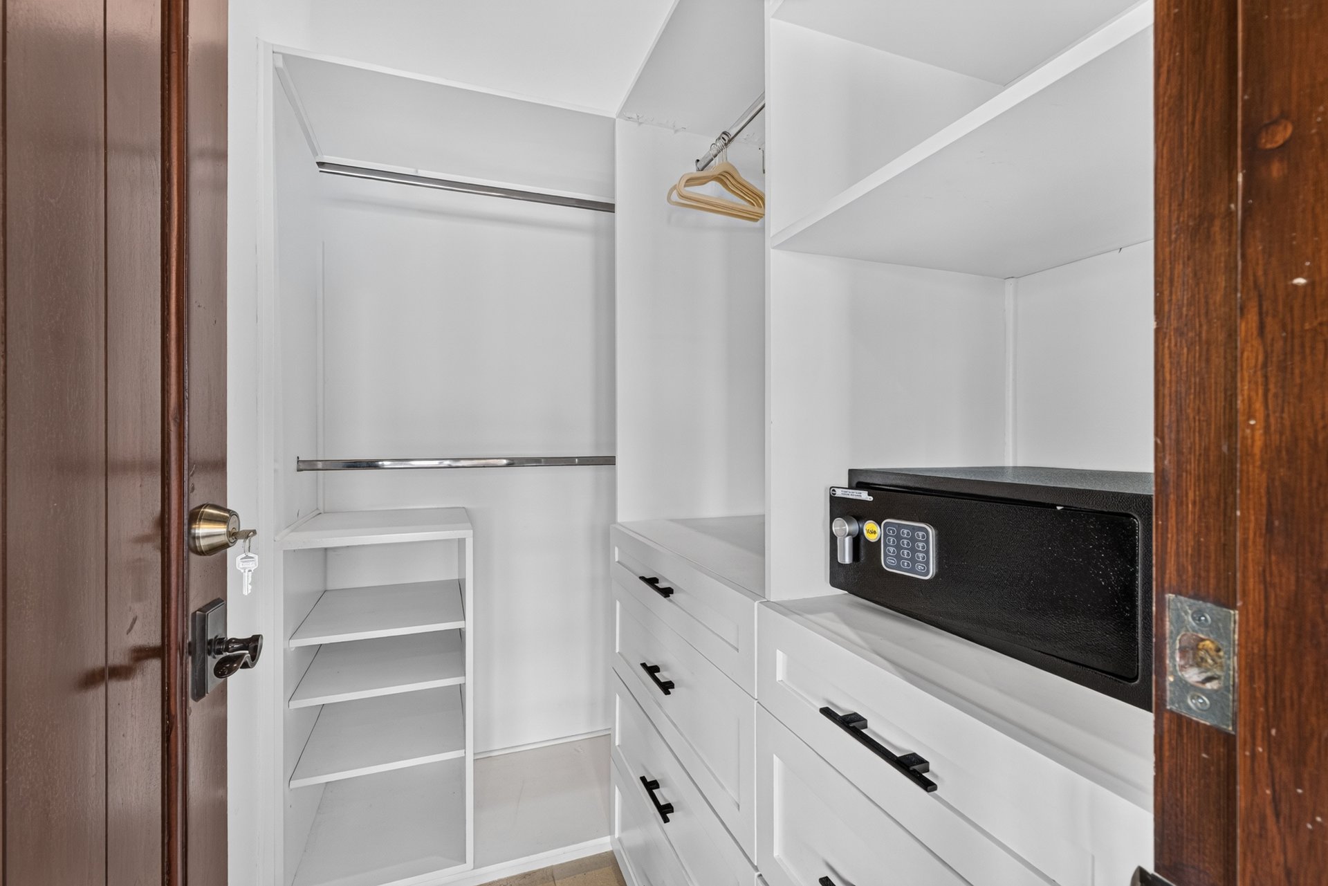 16 Calle La Ronda | Renovated Three-Bedroom Home Steps from Playa Danta