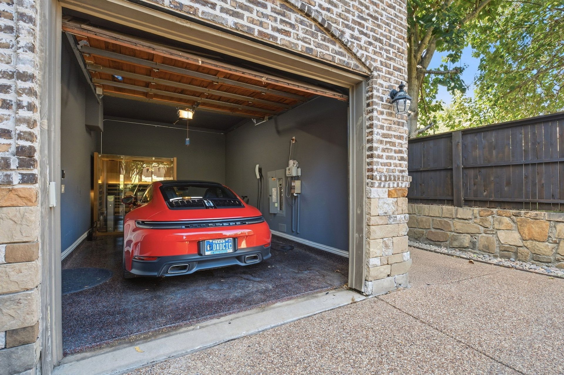 1700 Surrey Lane