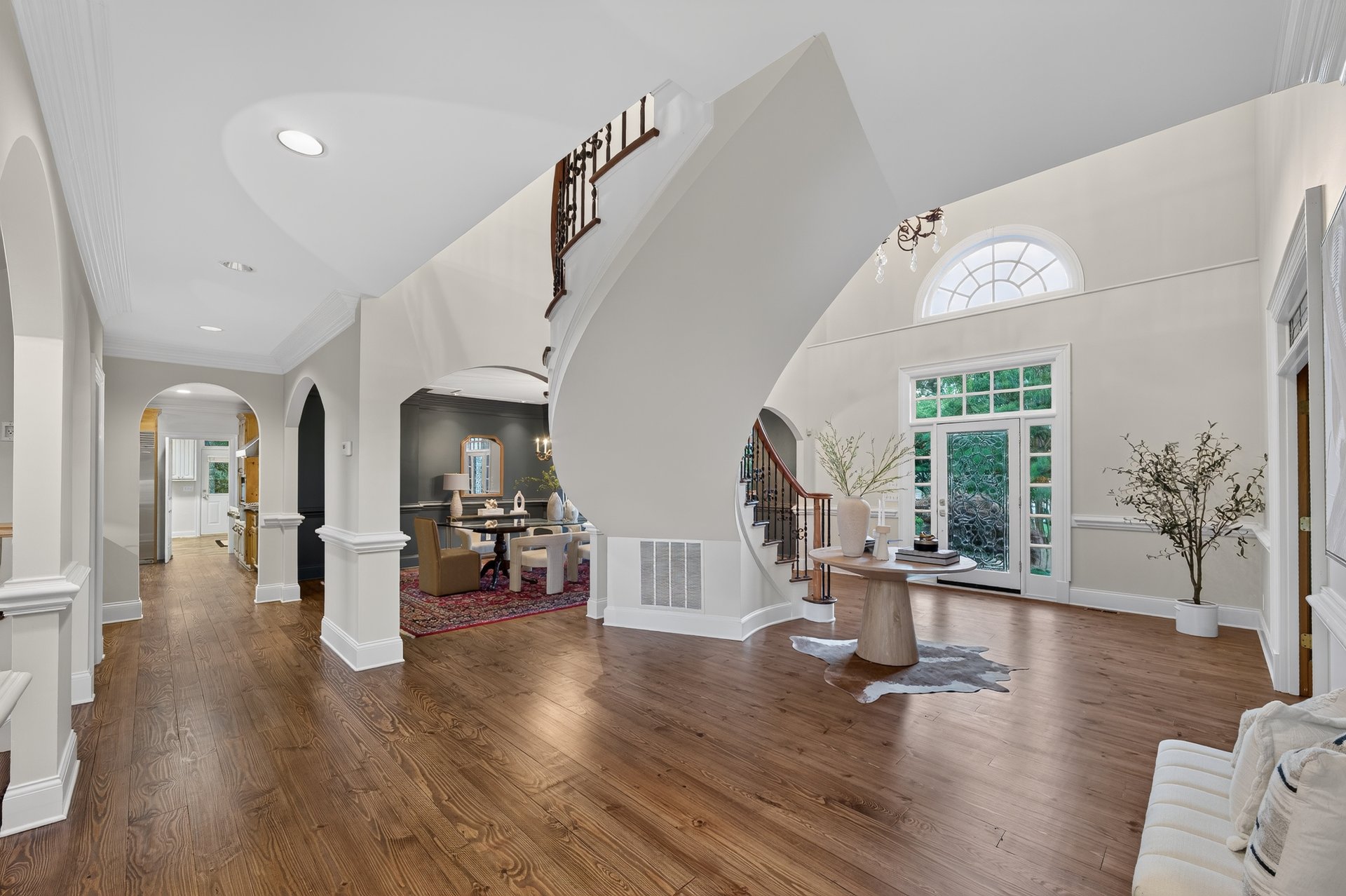 1055 Hedgerose Lane
