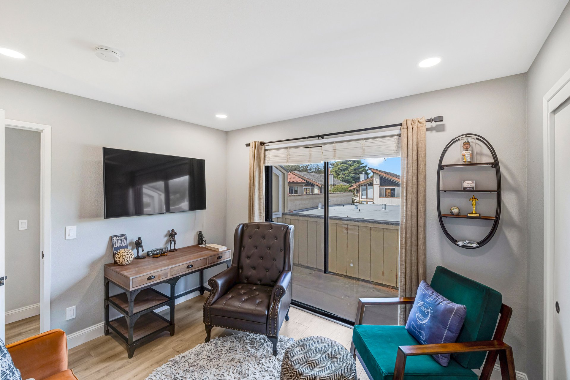 Charming Updated Townhouse Near the Ocean