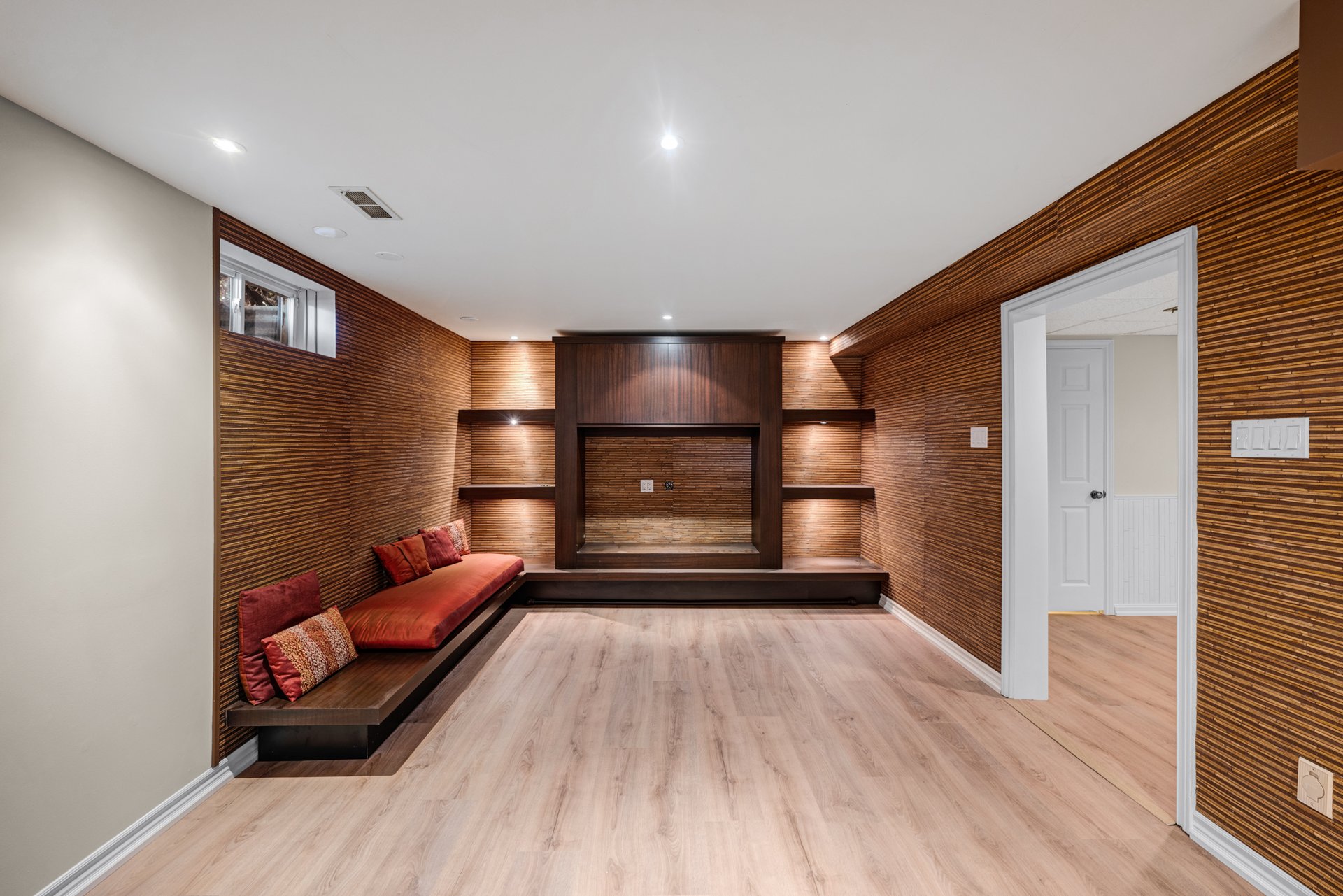 1053 Red Pine Cres