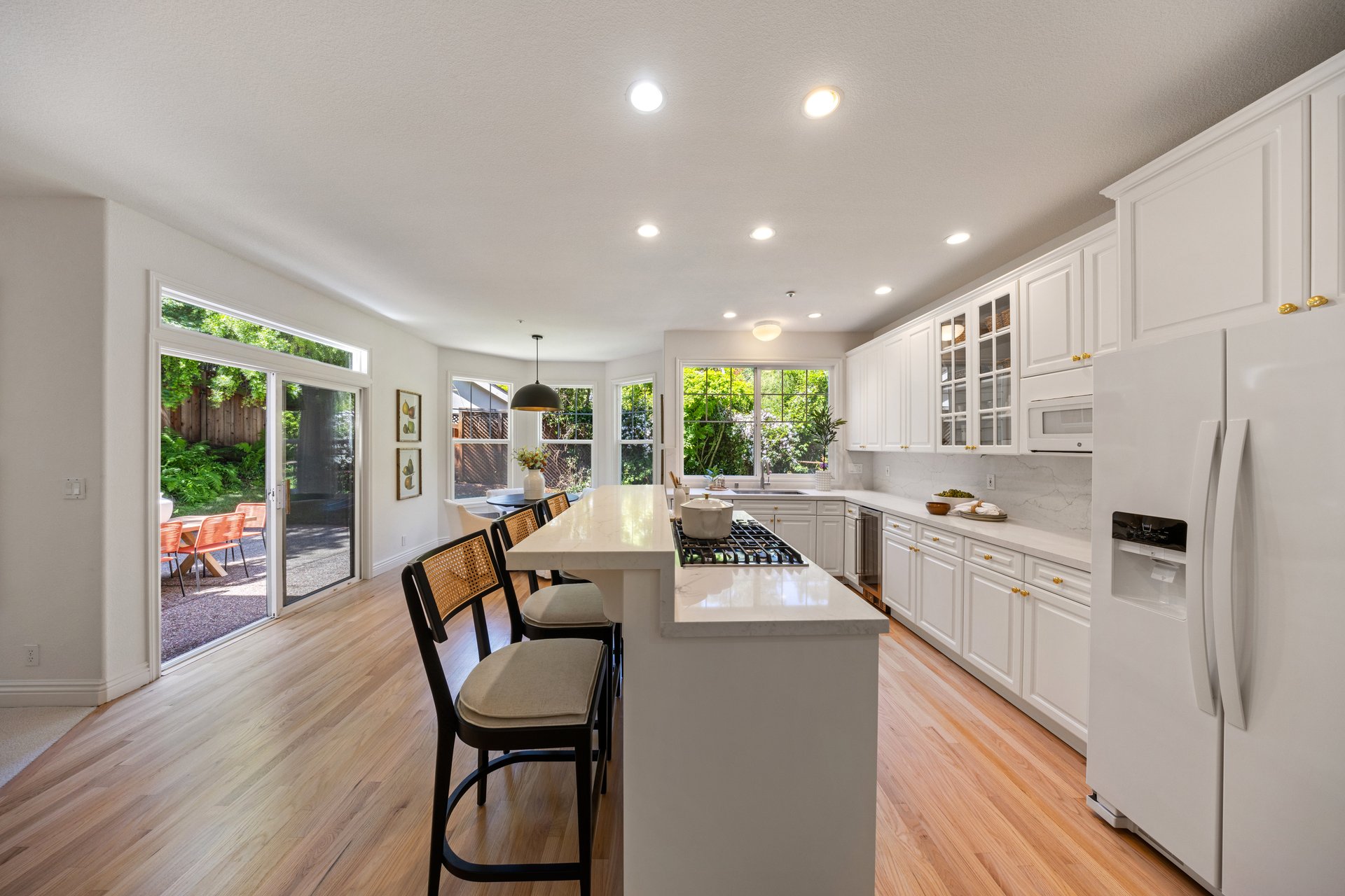 438 Laverne