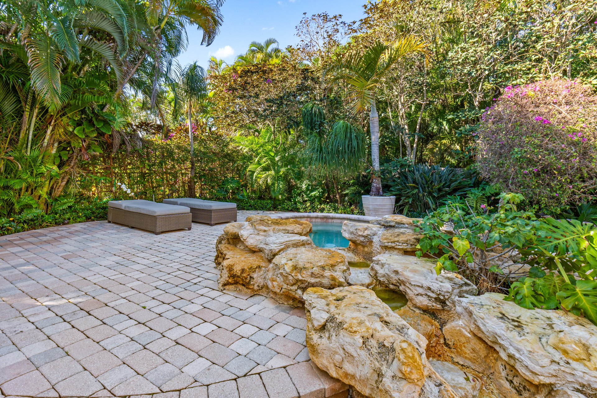 5848 Vintage Oaks Circle