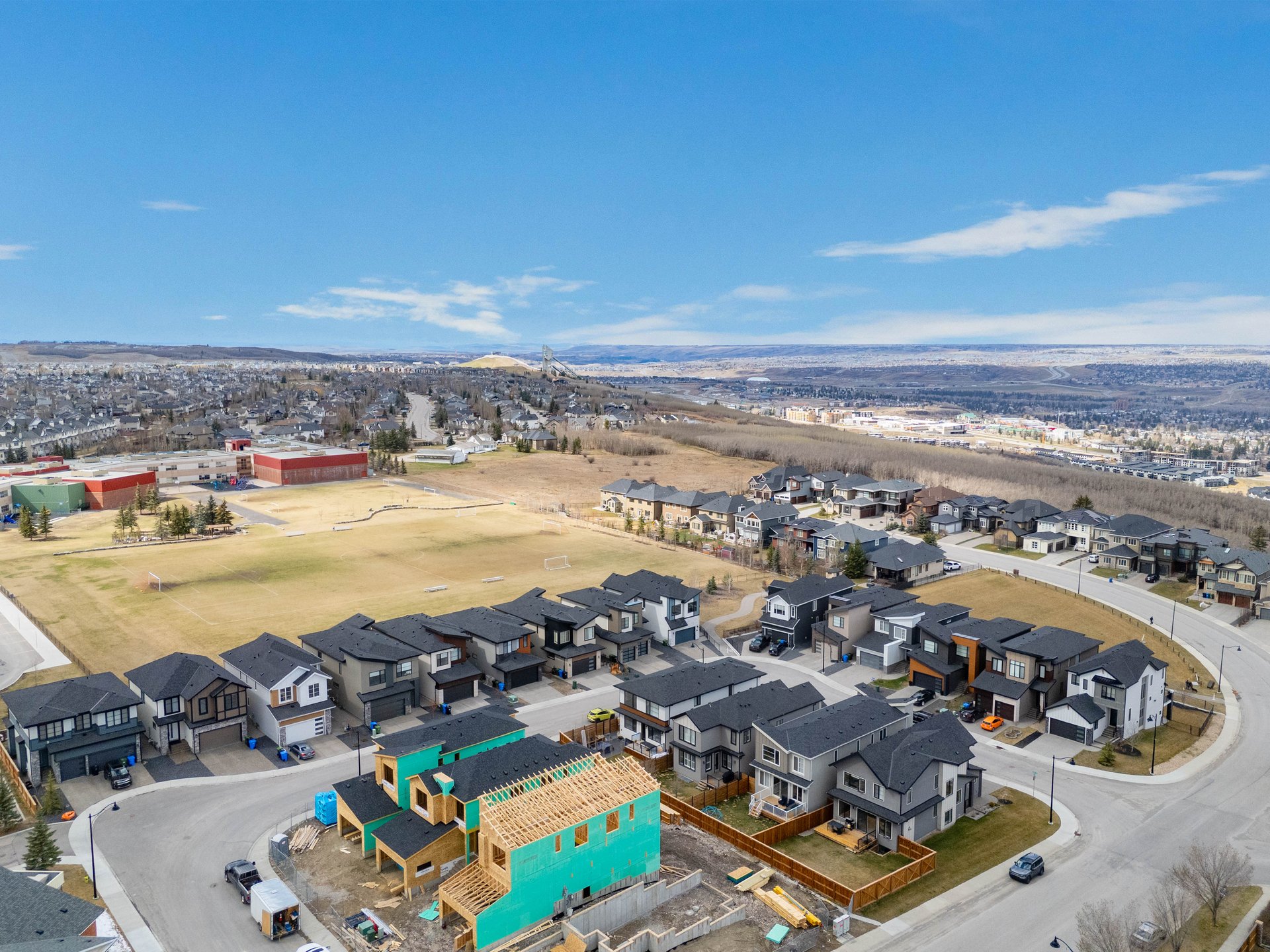 17 Coulee Crescent SW