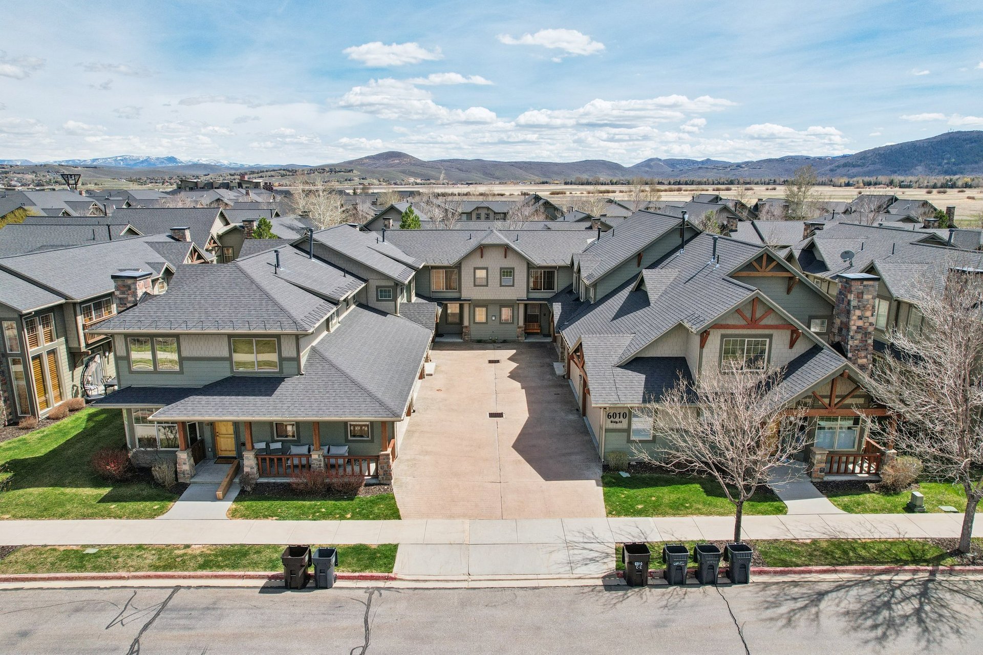 6010 N Fox Pointe