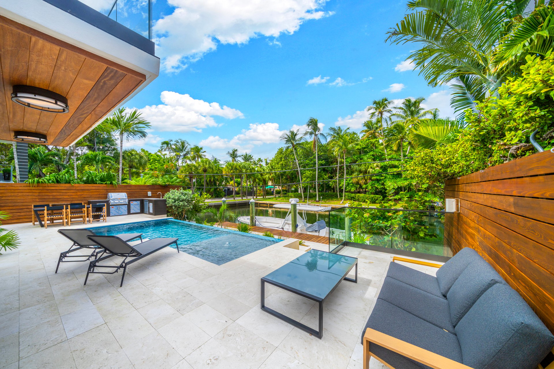 1815 Fairhaven Pl, Miami