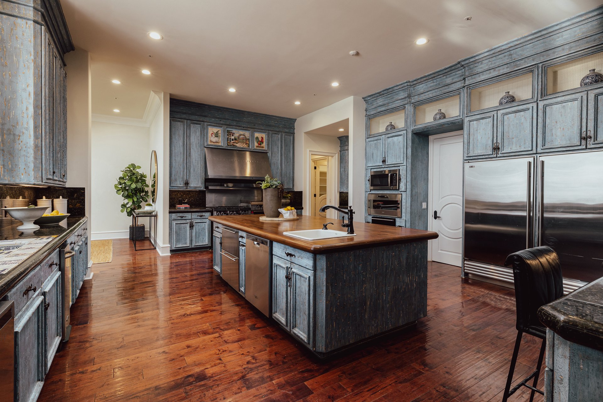 3364 Clerendon Rd, Beverly Hills 