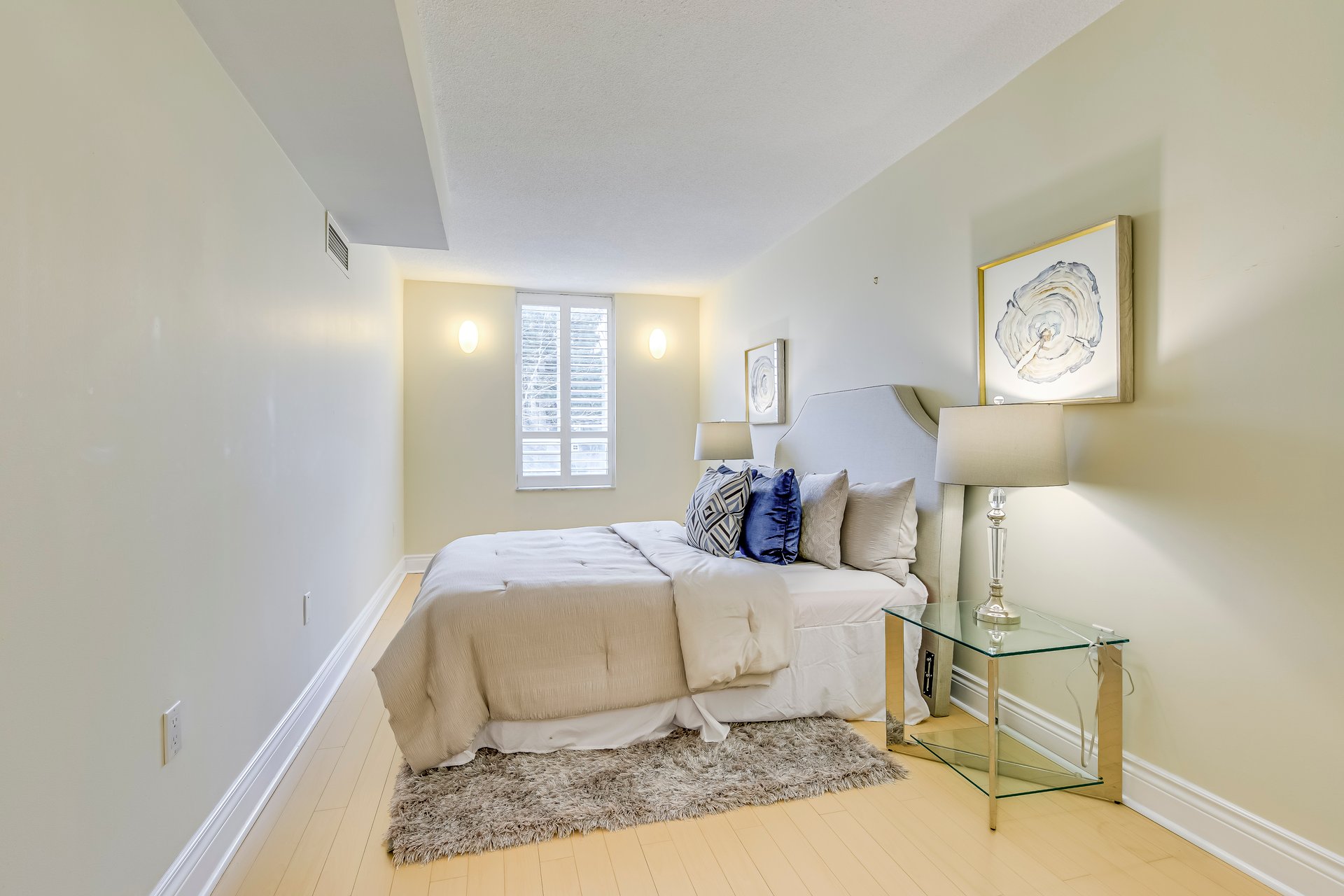 185 Robinson St 205