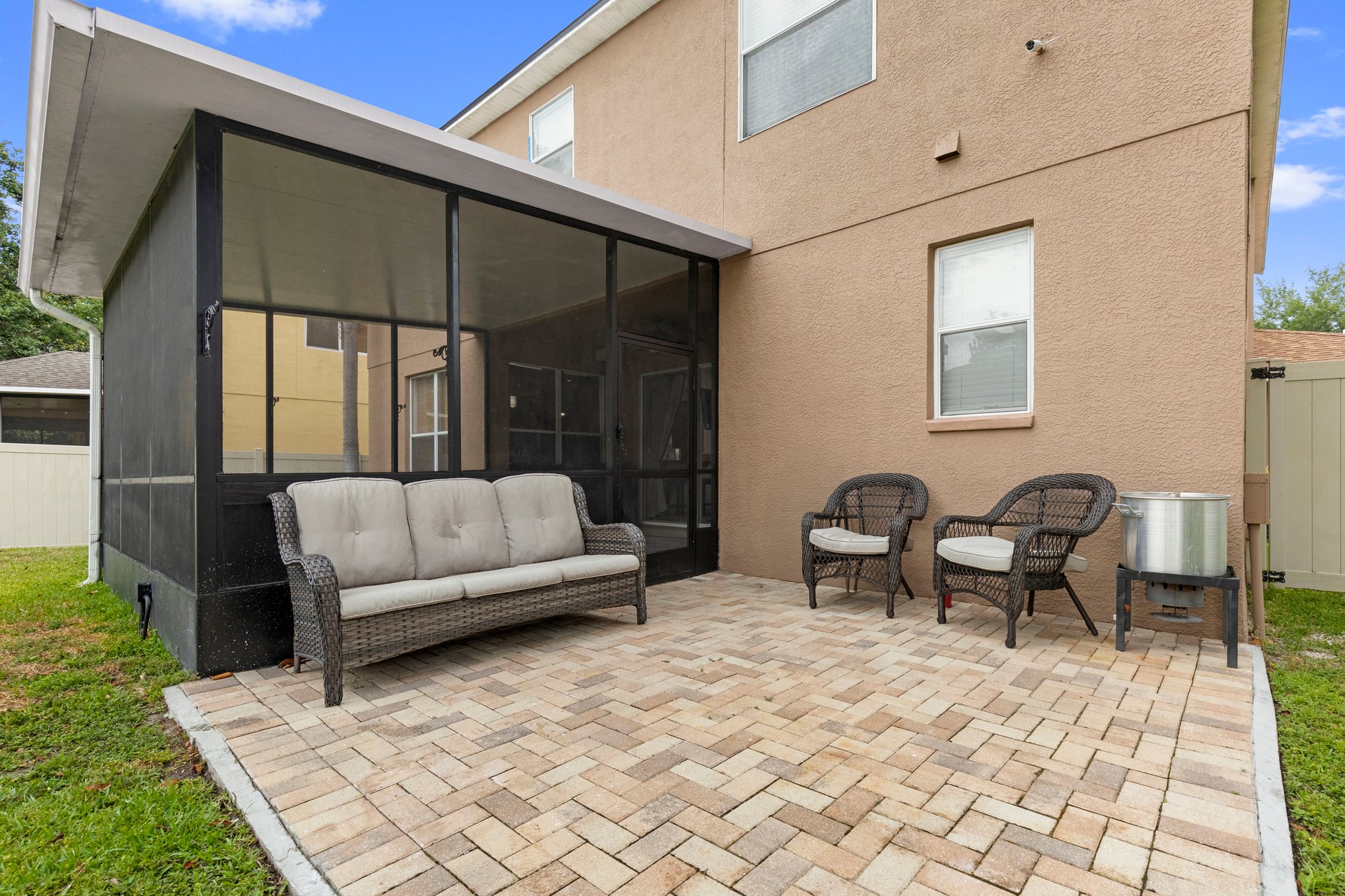 6932 GRAY CATBIRD LOOP