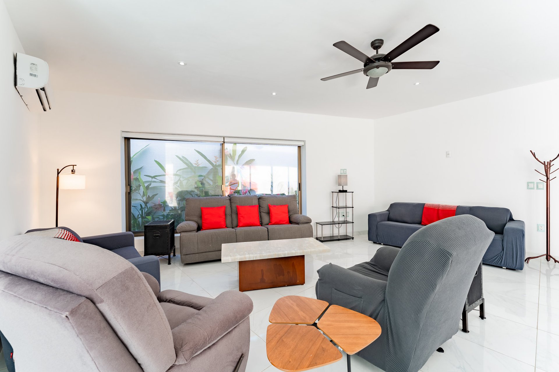 5 bedrooms, Single Family Homes, Villa de Caballos