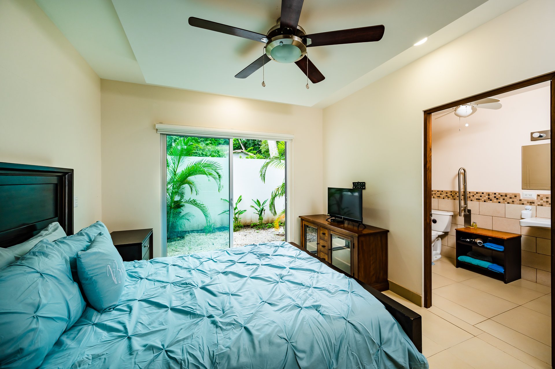 Casa Blanca 2 | Gorgeous 2 Bedroom Condo Close To The Beach!