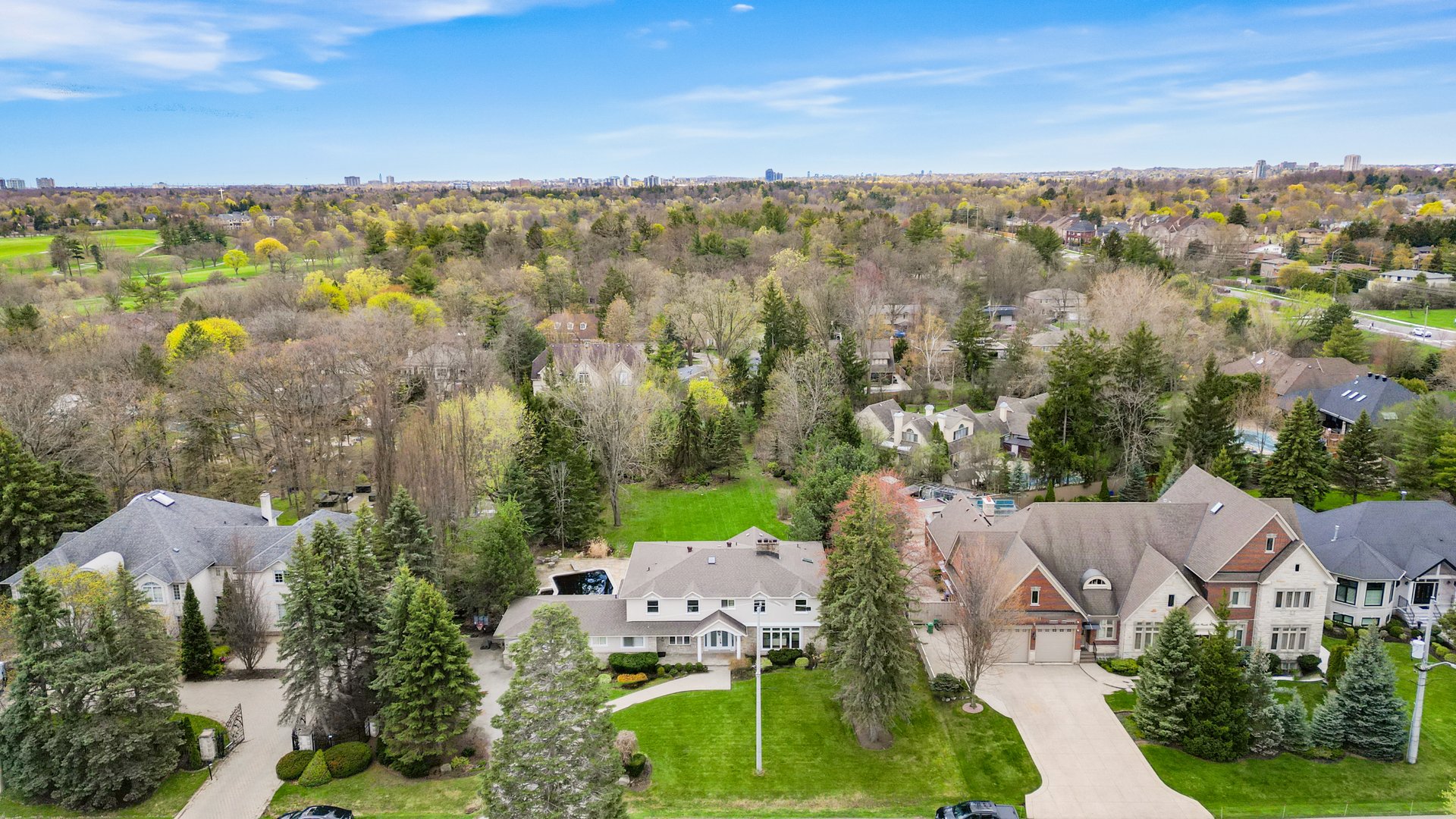 2154 Oneida Cres