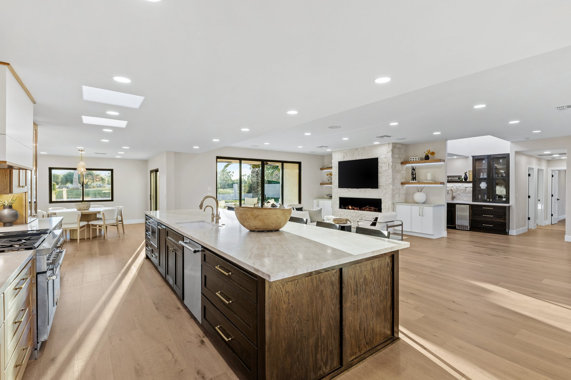 8436 N VIA LINDA
