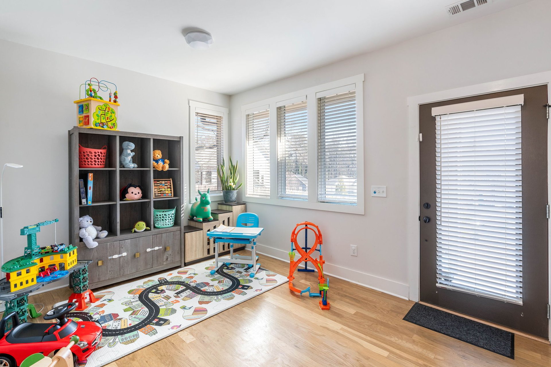 1736 Red Maple Ridge, Atlanta, GA 30316