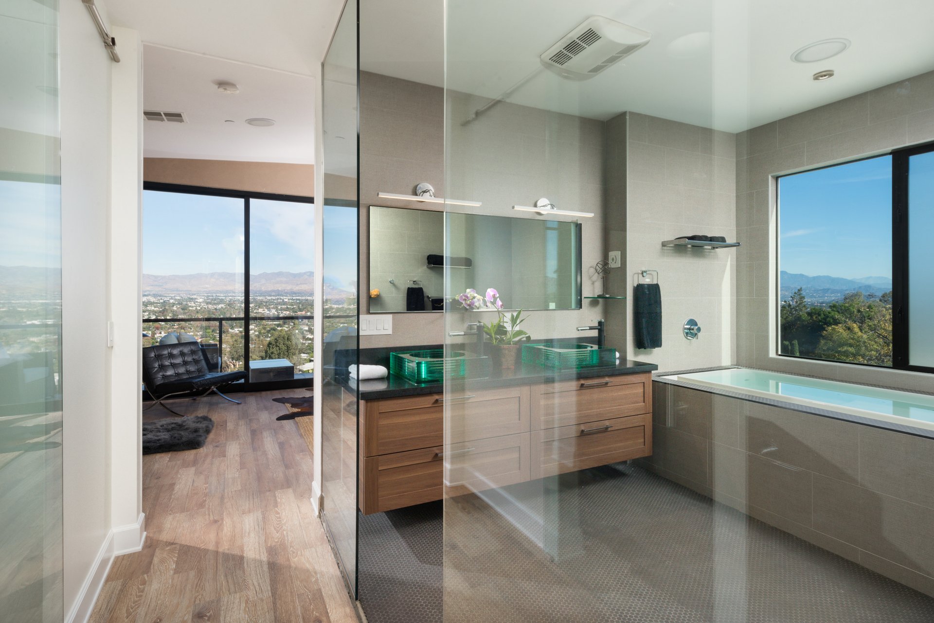 3704 Sunswept Dr