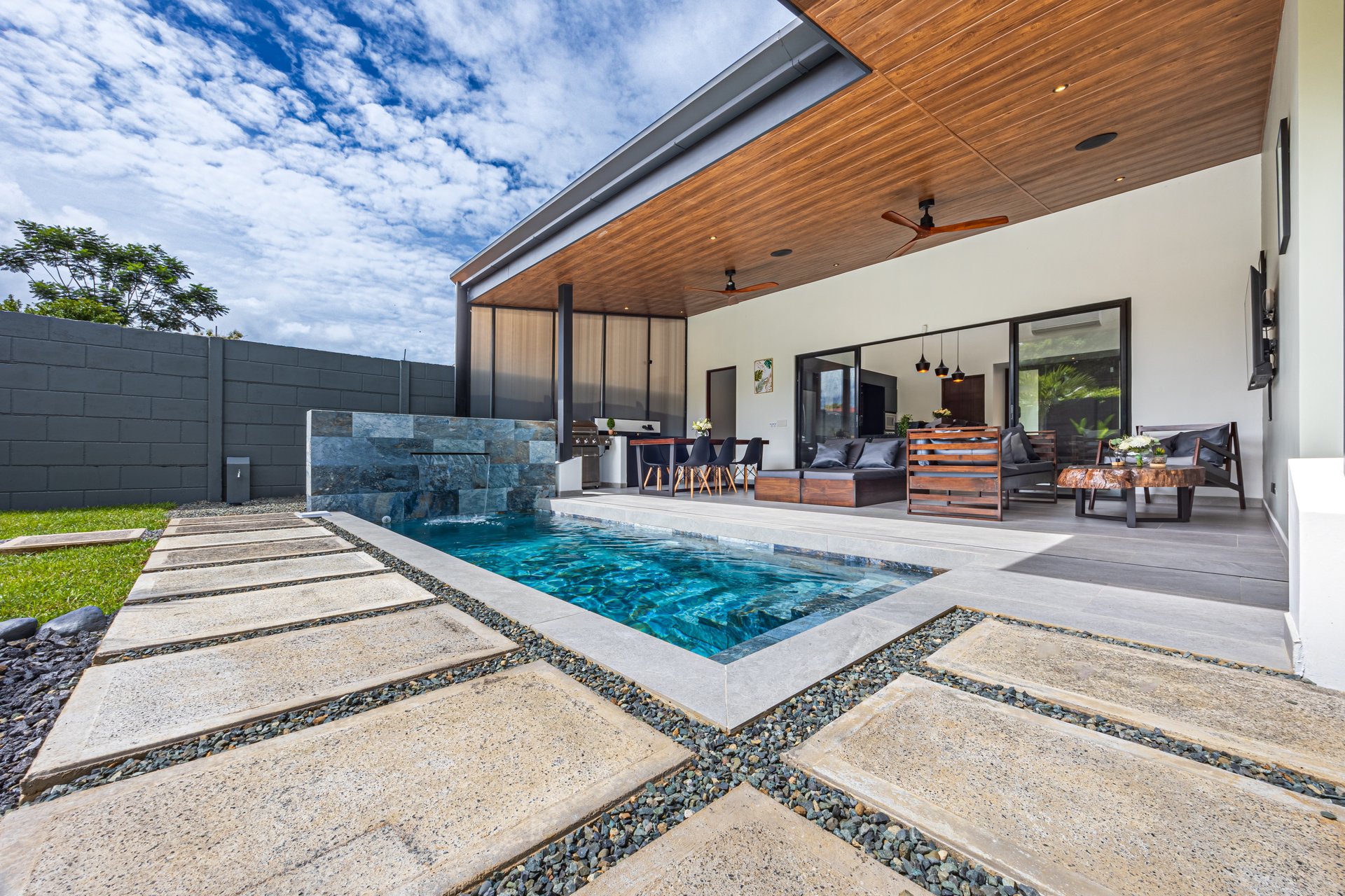 Tropica House a Luxurious Oasis in the Heart of Uvita!