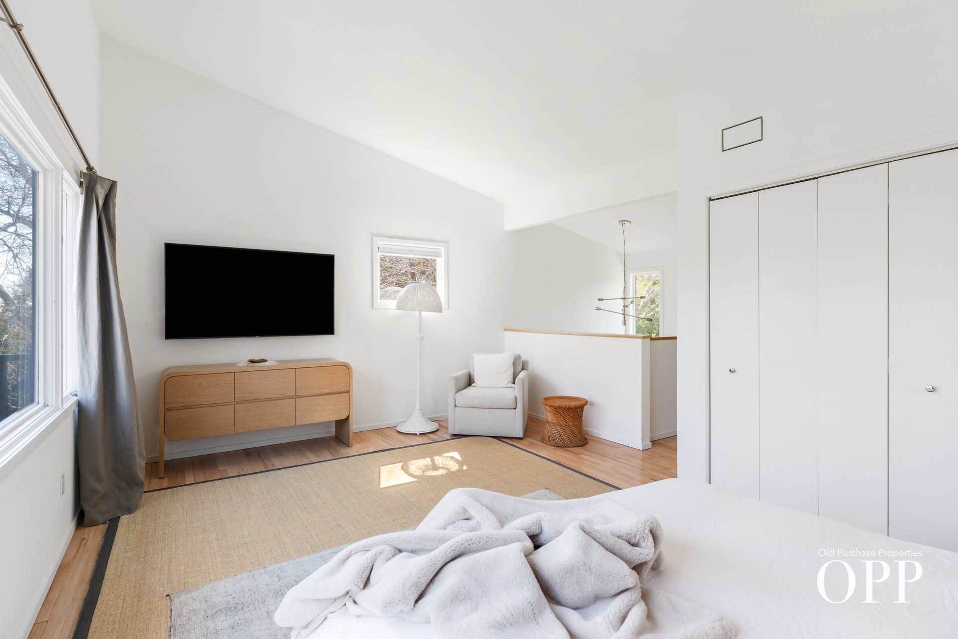 A MODERN RETREAT IN PRIME LOCATION