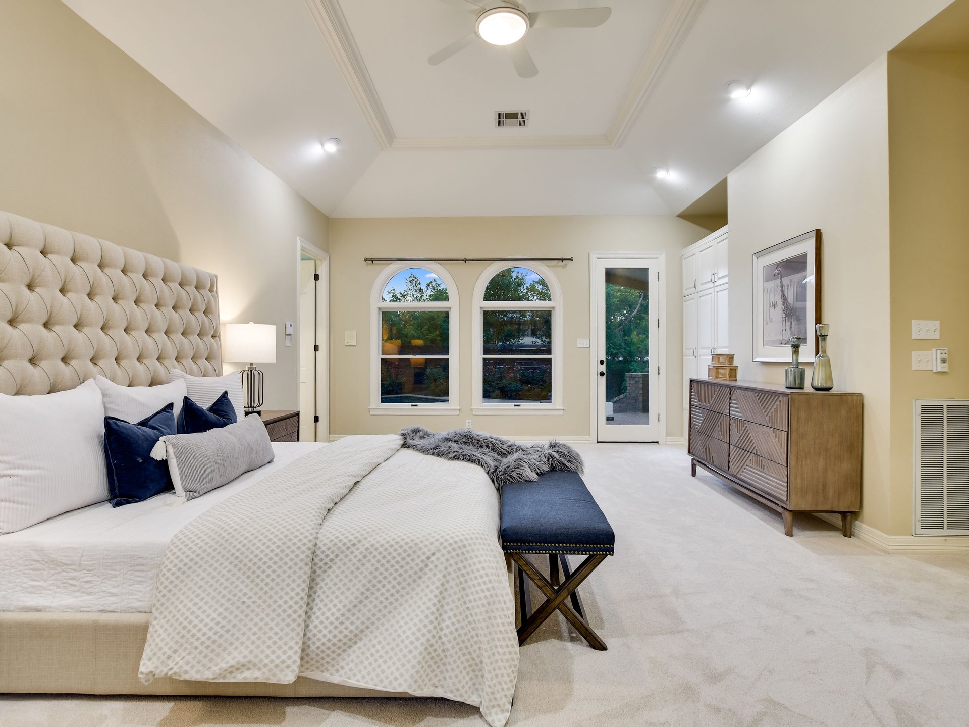 Las Lomas Transitional