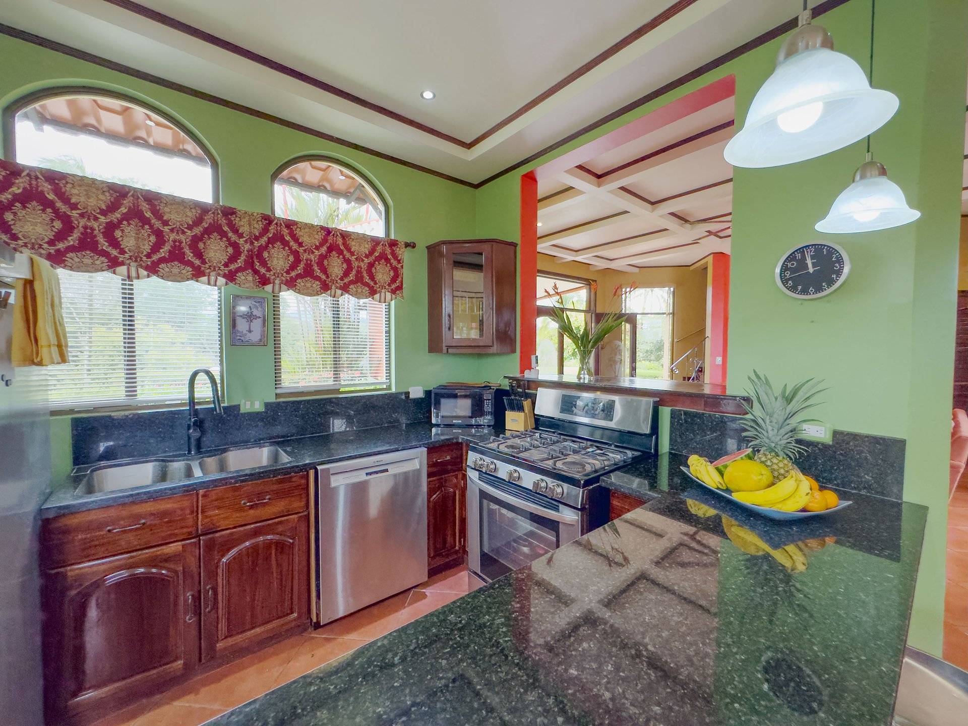 Tropical Estate in Gated Community near Quepos