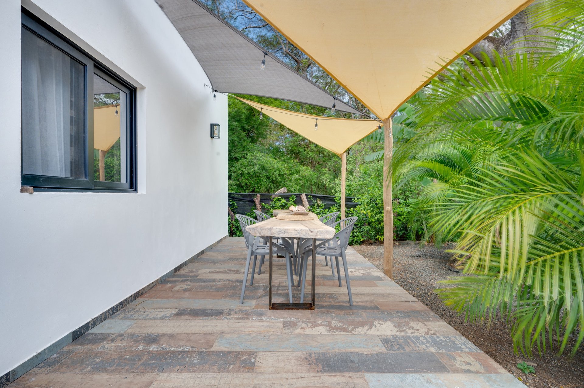 V-Jungla Cecile Refundores | Spacious Modern Villa with Pool, Guest House & Tropical Garden Near Tamarindo Beach