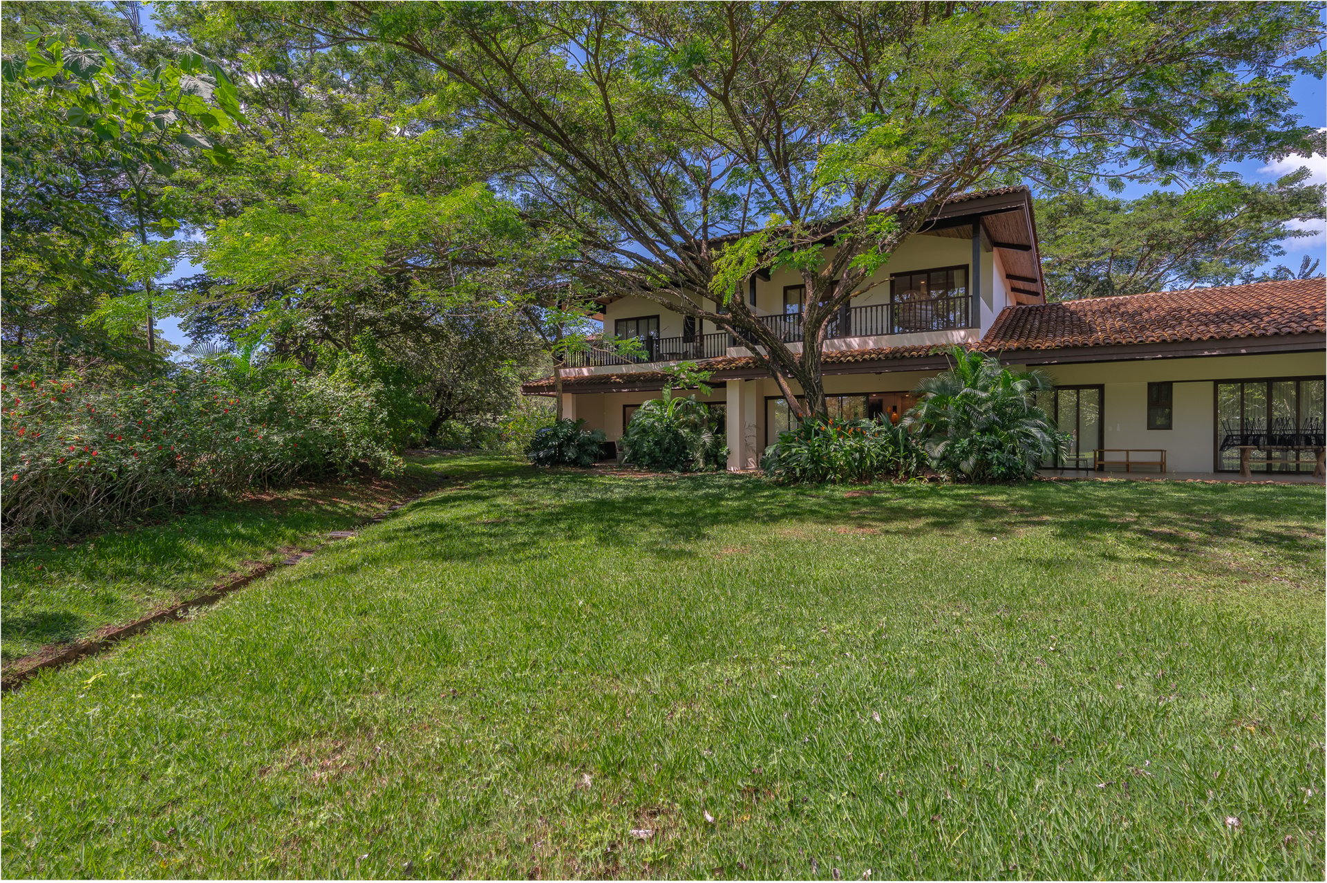 Malinches 27 A/B | Turnkey 6-Bedroom Duplex Investment in Hacienda Pinilla