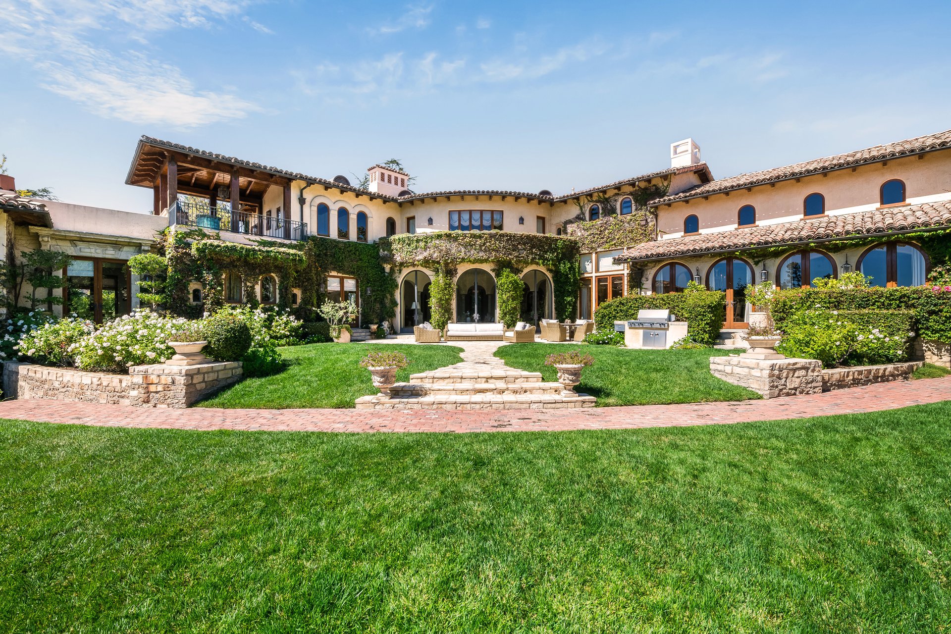 1550 Amalfi DR
