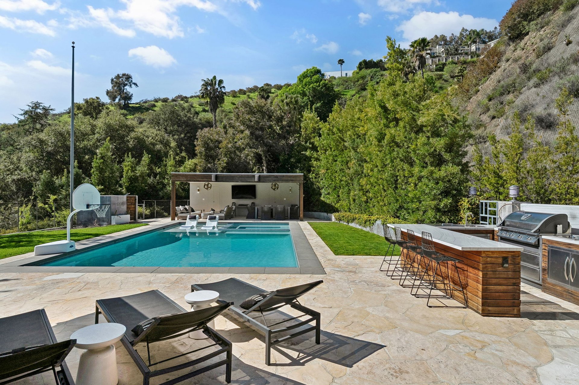 1255 N Bundy Drive