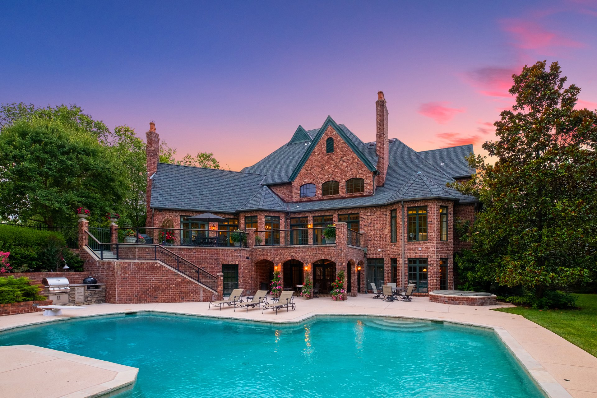 A Town & Country Sanctuary on 2+ Acres With a Surprising Backdrop 