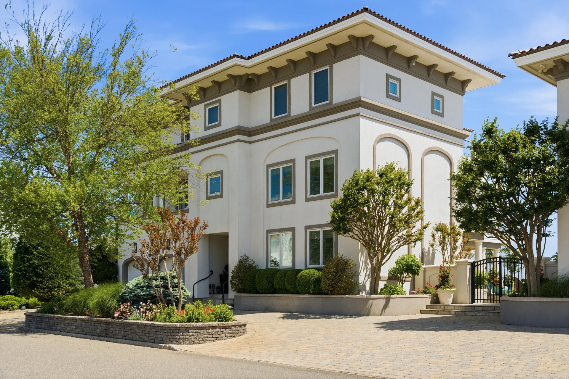 3331-3333 LONG POINT DRIVE