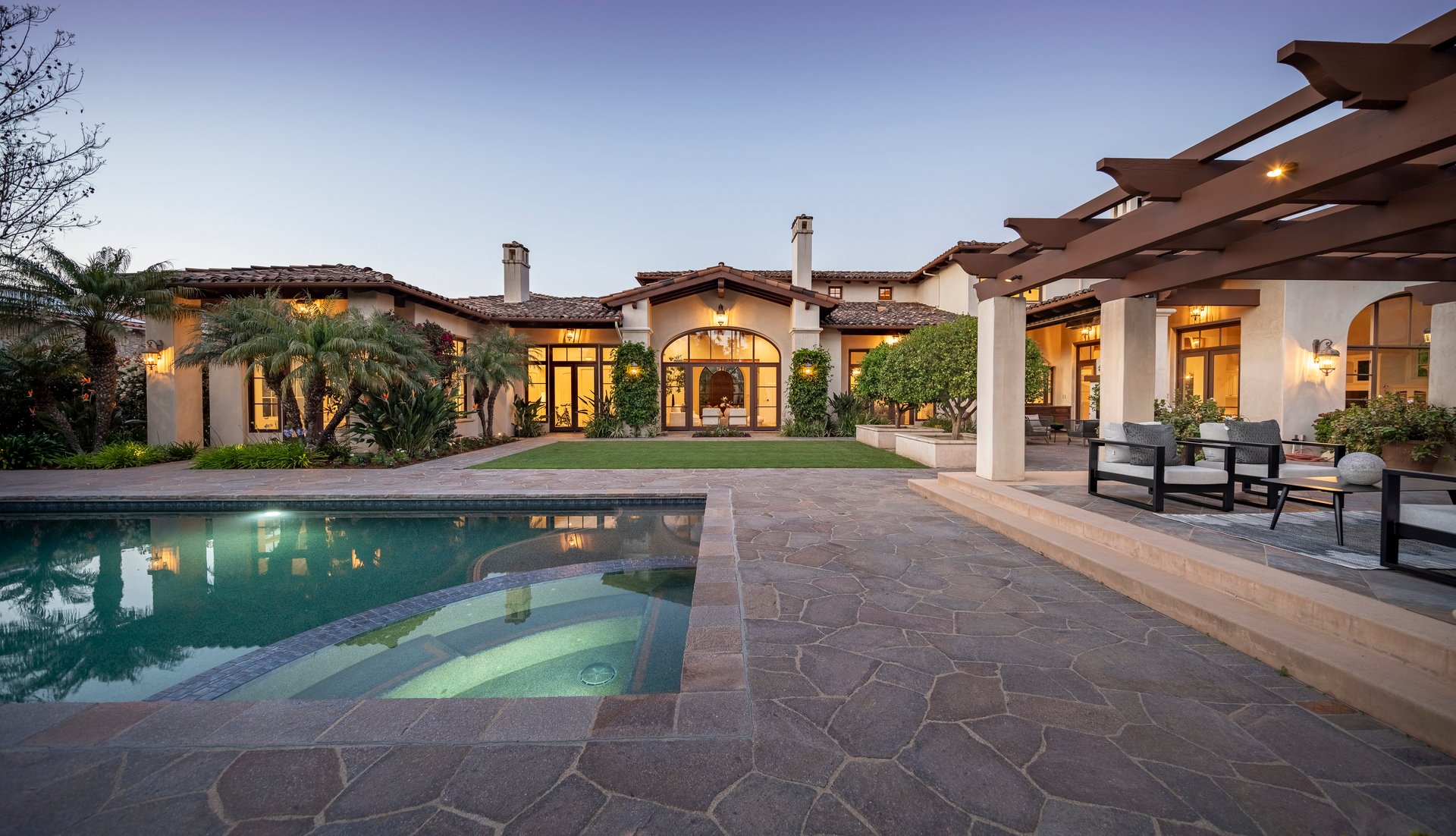 Luxury Living Redefined: Executive Rental in The Bridges