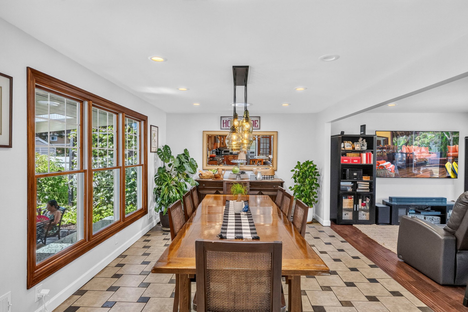 24 Beacon St
