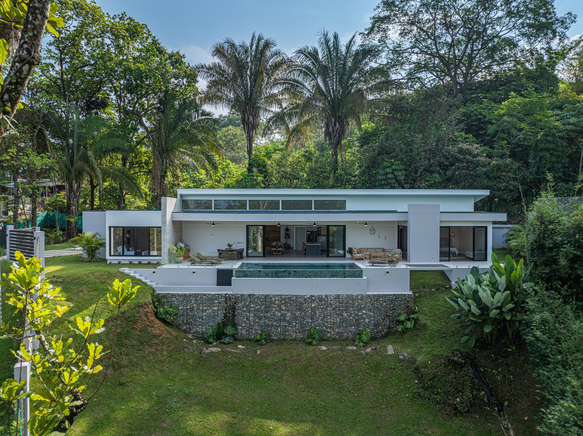Luxury, Comfort & Investment Potential – Ocean-View Home in Uvita