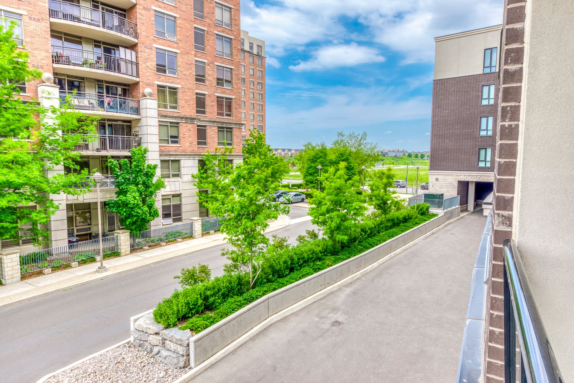150 Oak Park Blvd 201