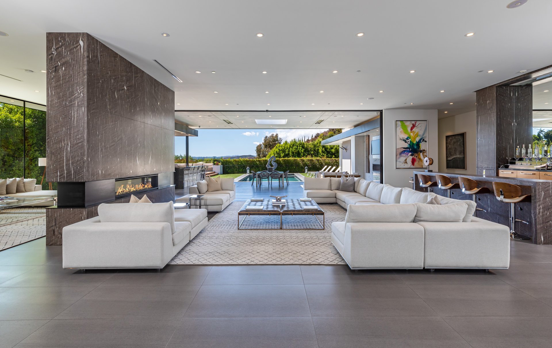 2002 LOMA VISTA DR