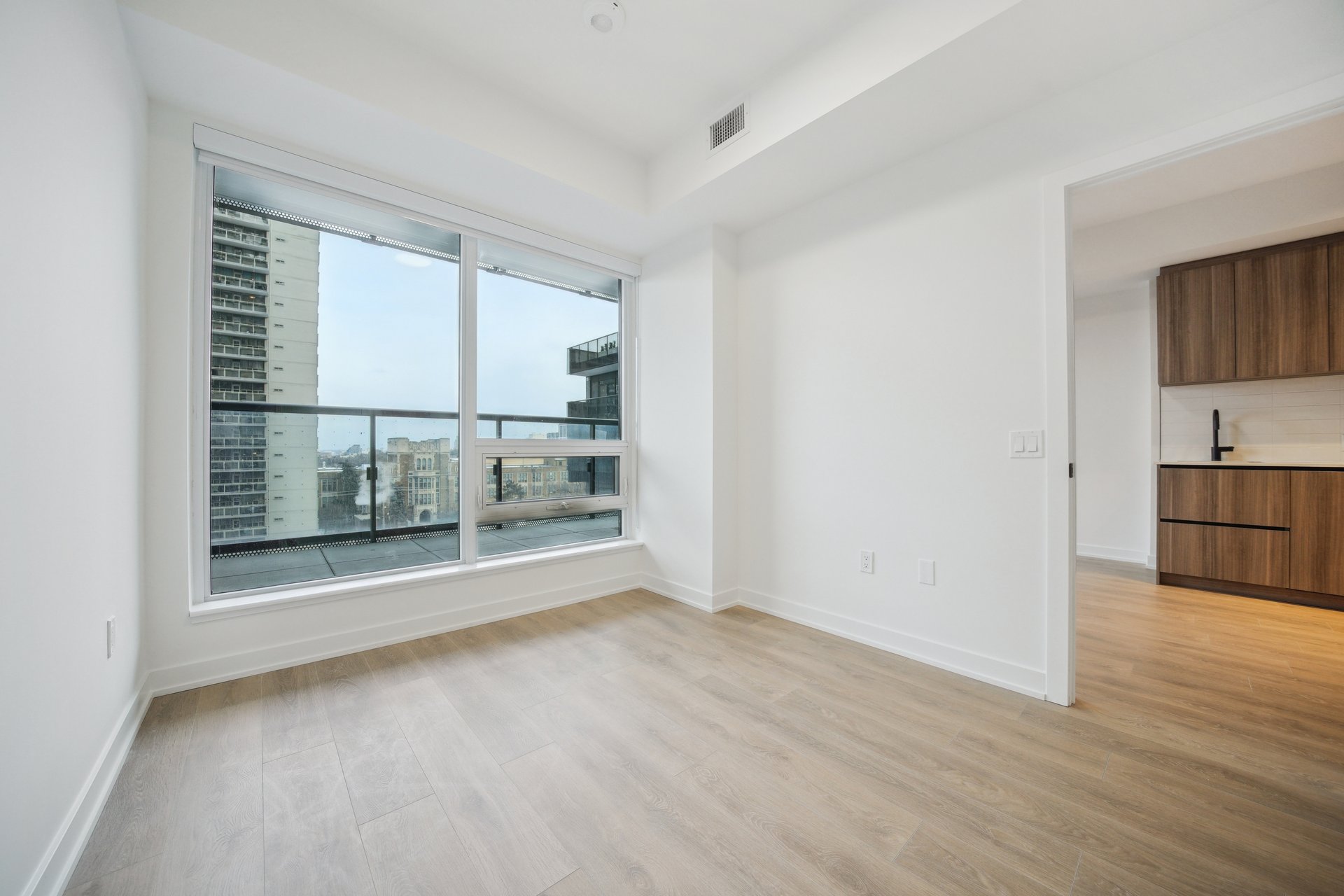 117 Broadway Ave Suite 708