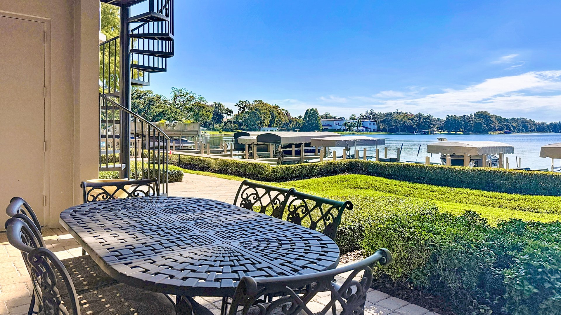 Spacious Winter Park Lakefront Condo in Perle du Lac