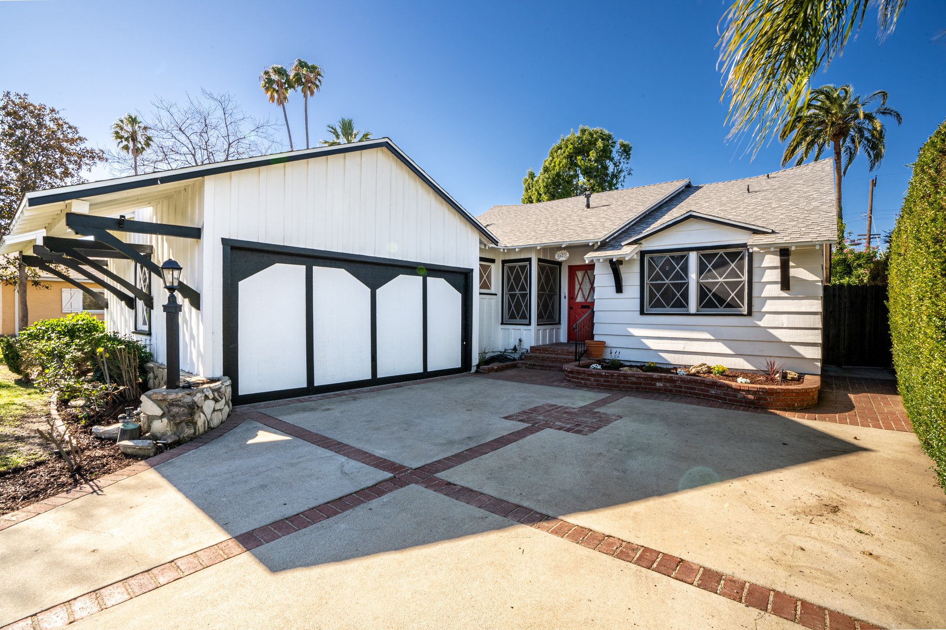 5423 Saloma Avenue