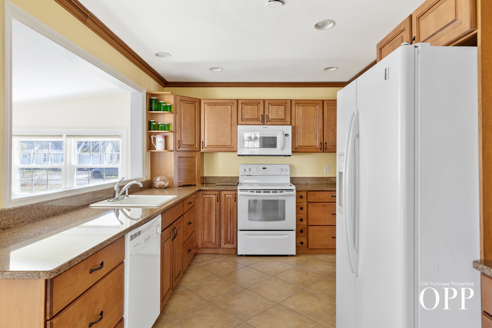 WELL-MAINTAINED RANCH CLOSE TO EVERYTHING