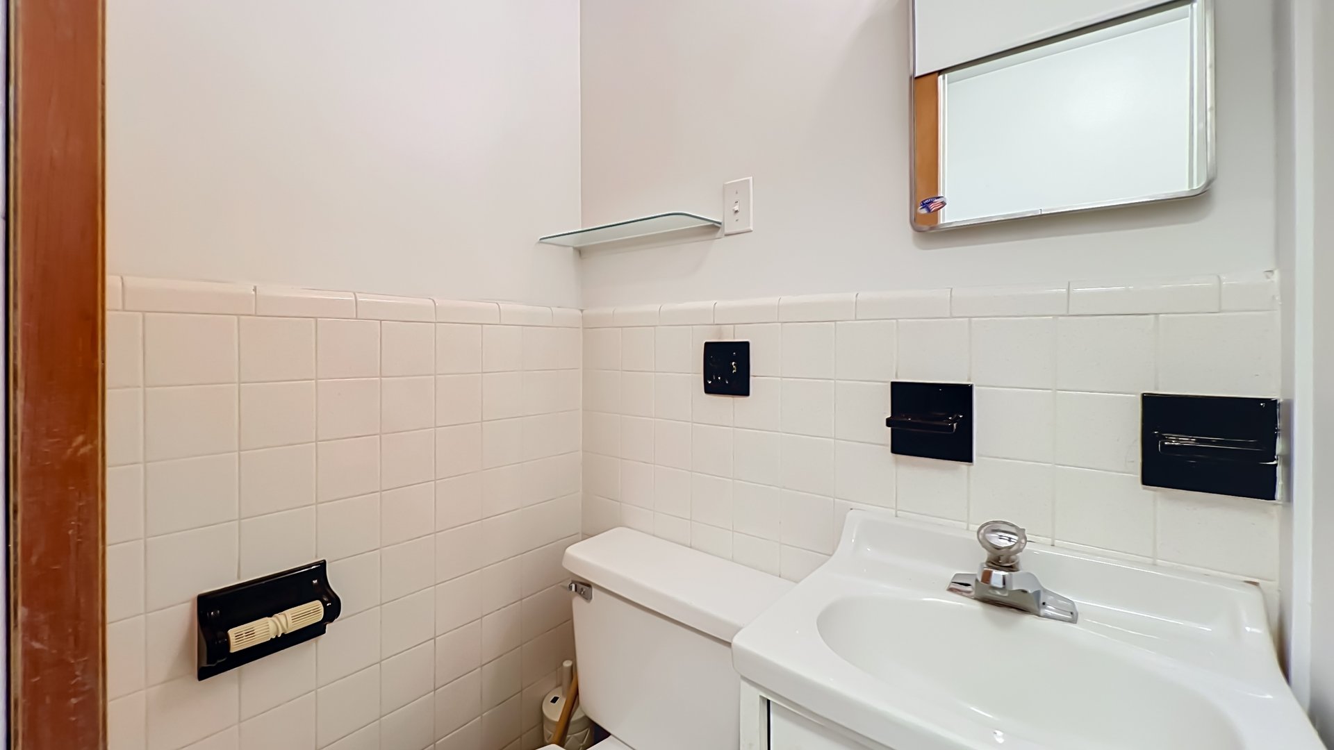 Colonialtown 3-Bedroom 1.5-Bathroom Home with Terrazo Floors