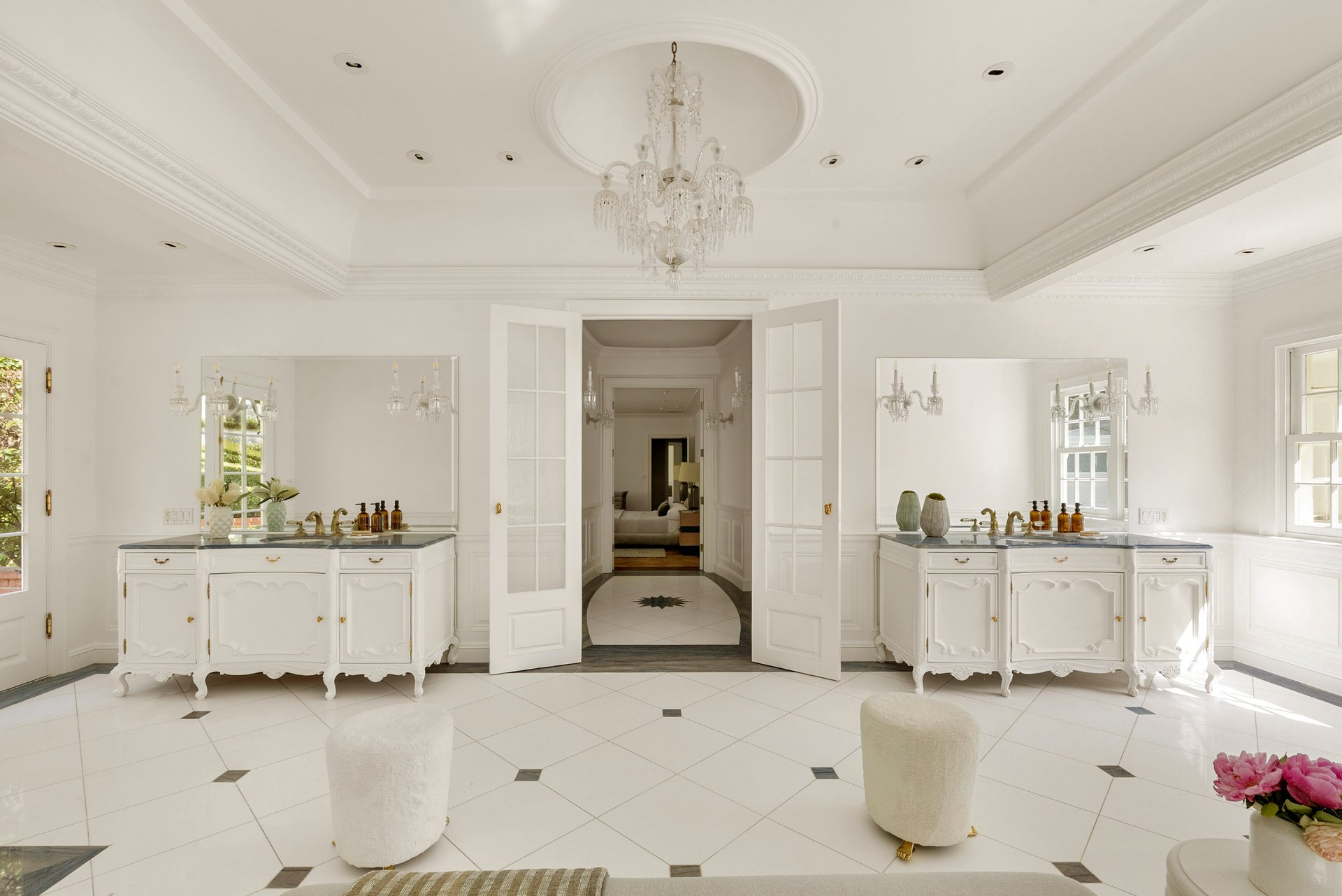 1001 N Crescent Dr, Beverly Hills 