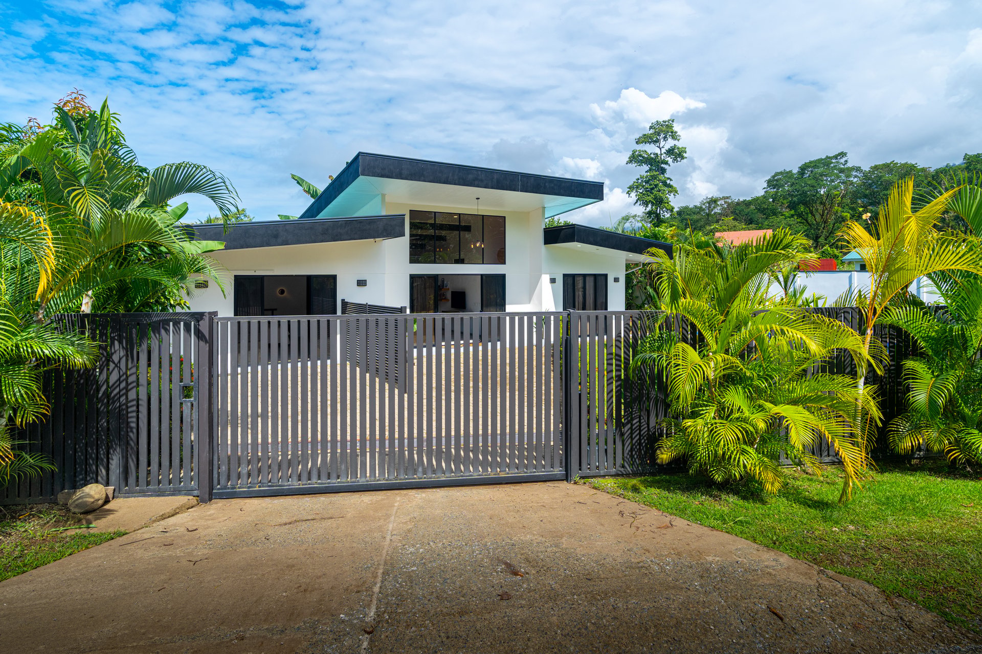 Modern 3 Bedroom Home - Walking distance to it all!
