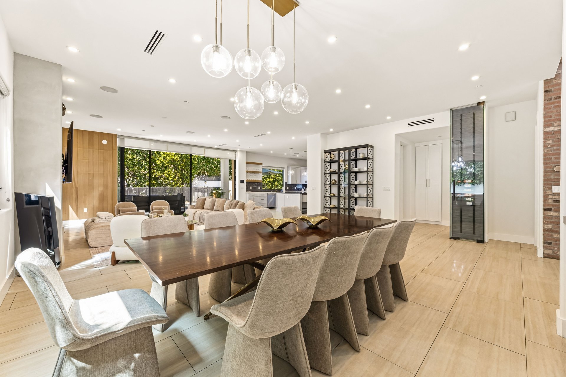 Hesperia Ave, 91316