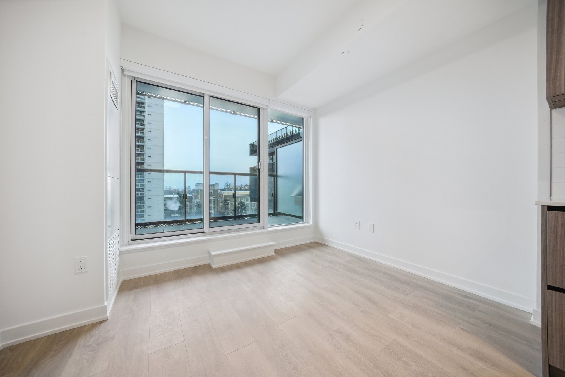 117 Broadway Ave Suite 708