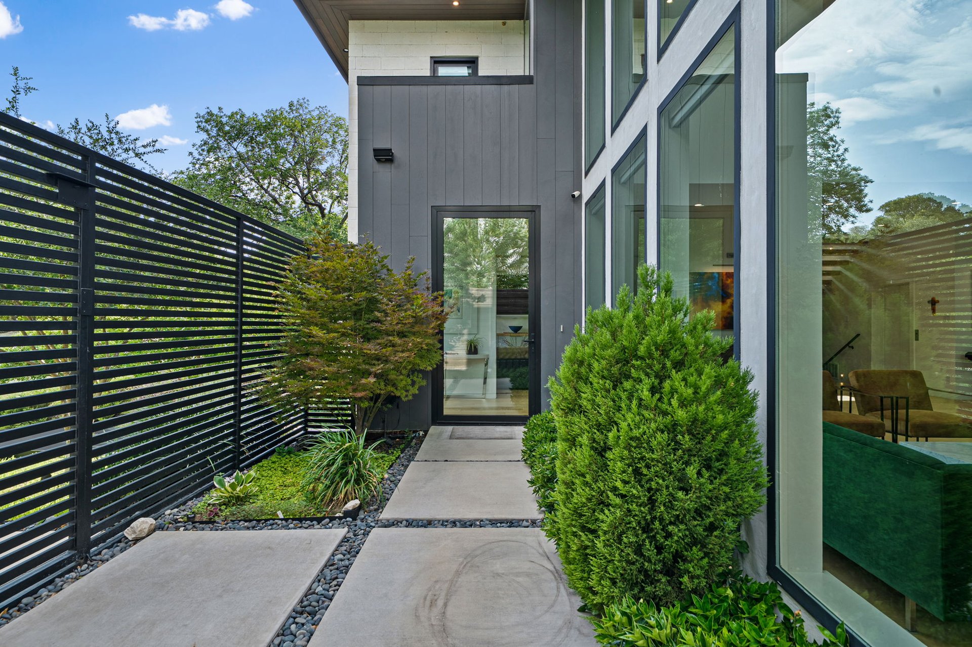 423 W Colorado Boulevard
