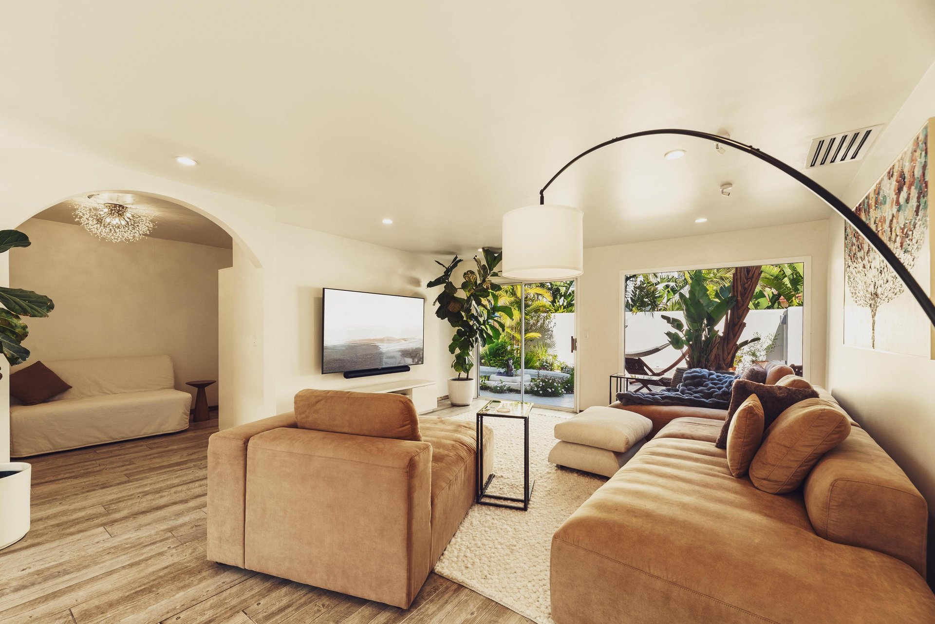 2533 La Condesa Dr