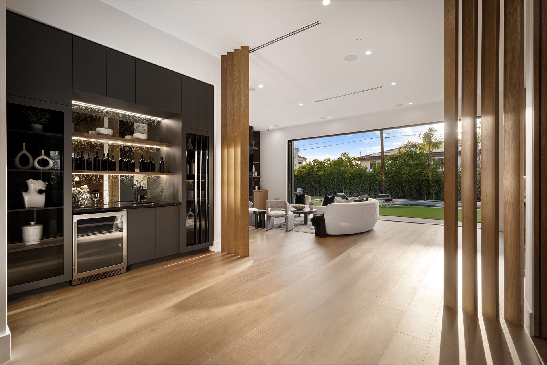 light coming in from window in modern home