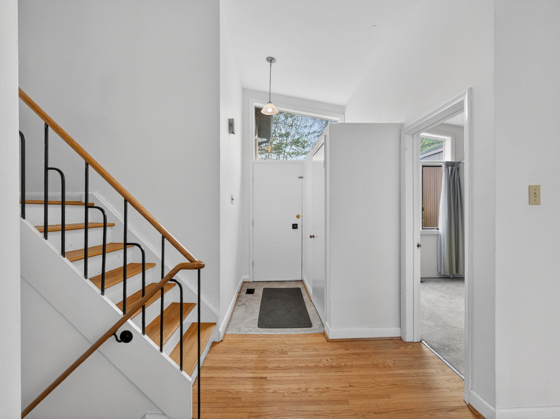 SOLD: Quiet Cul-De-Sac Residence